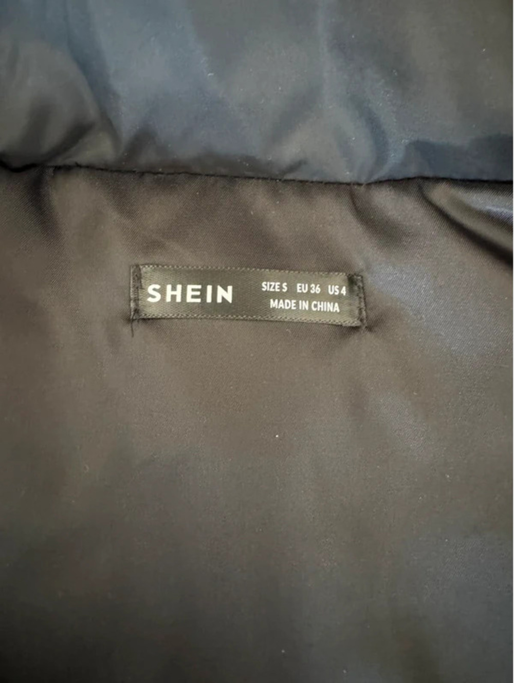 Women’s Shein black puffer vest size small - Picture 2 of 3